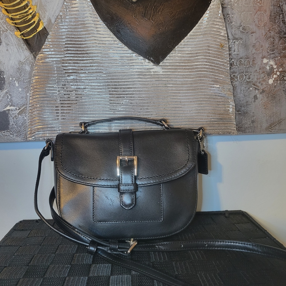 Elegant Black Leather Crossbody Bag